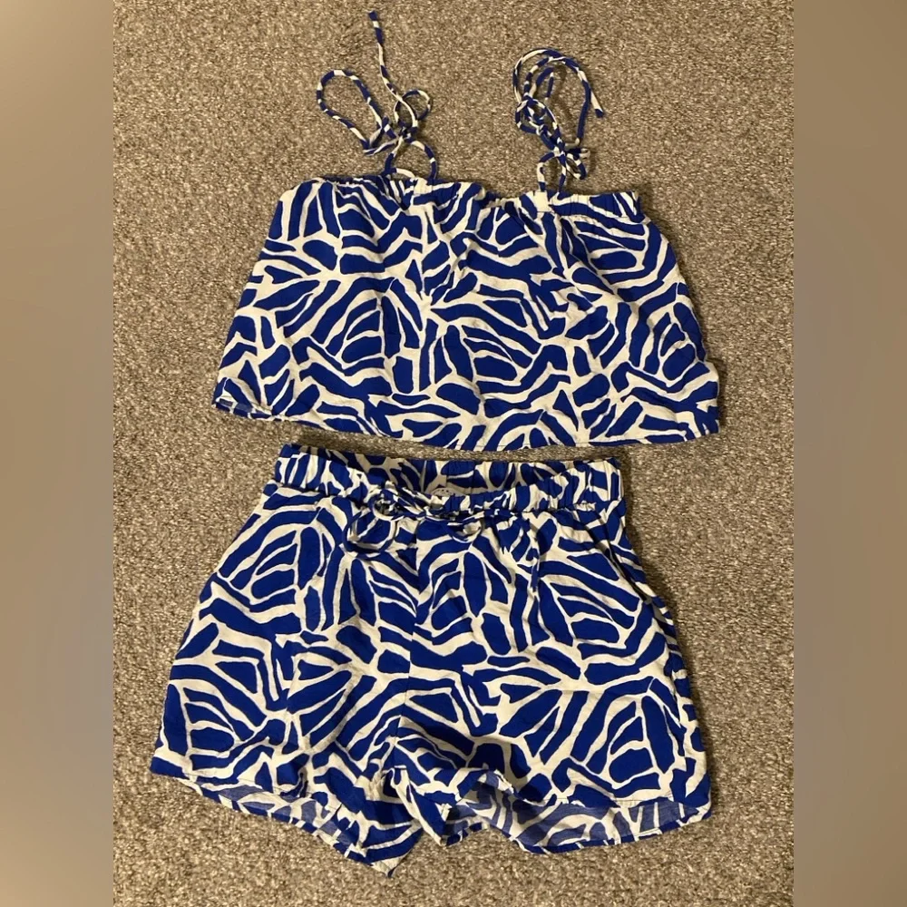 Gilli Two-Piece Set | Blue & White Print Crop Top + Shorts | Size Small